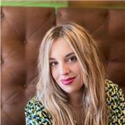 !Mi nombre es Elena. Actualmente estoy terminando mi Grado Universitario en Administración y Dirección de Empresas.Siempre he tenido cierto interés en la docencia, de hecho, me gustaría dedicarme a ello de cara a un futuro.Mi especialidad son l